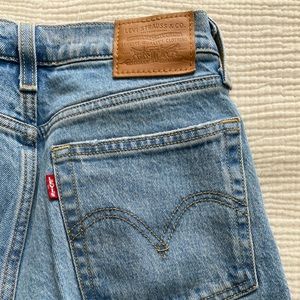 "Wedgie Straight" Levi's